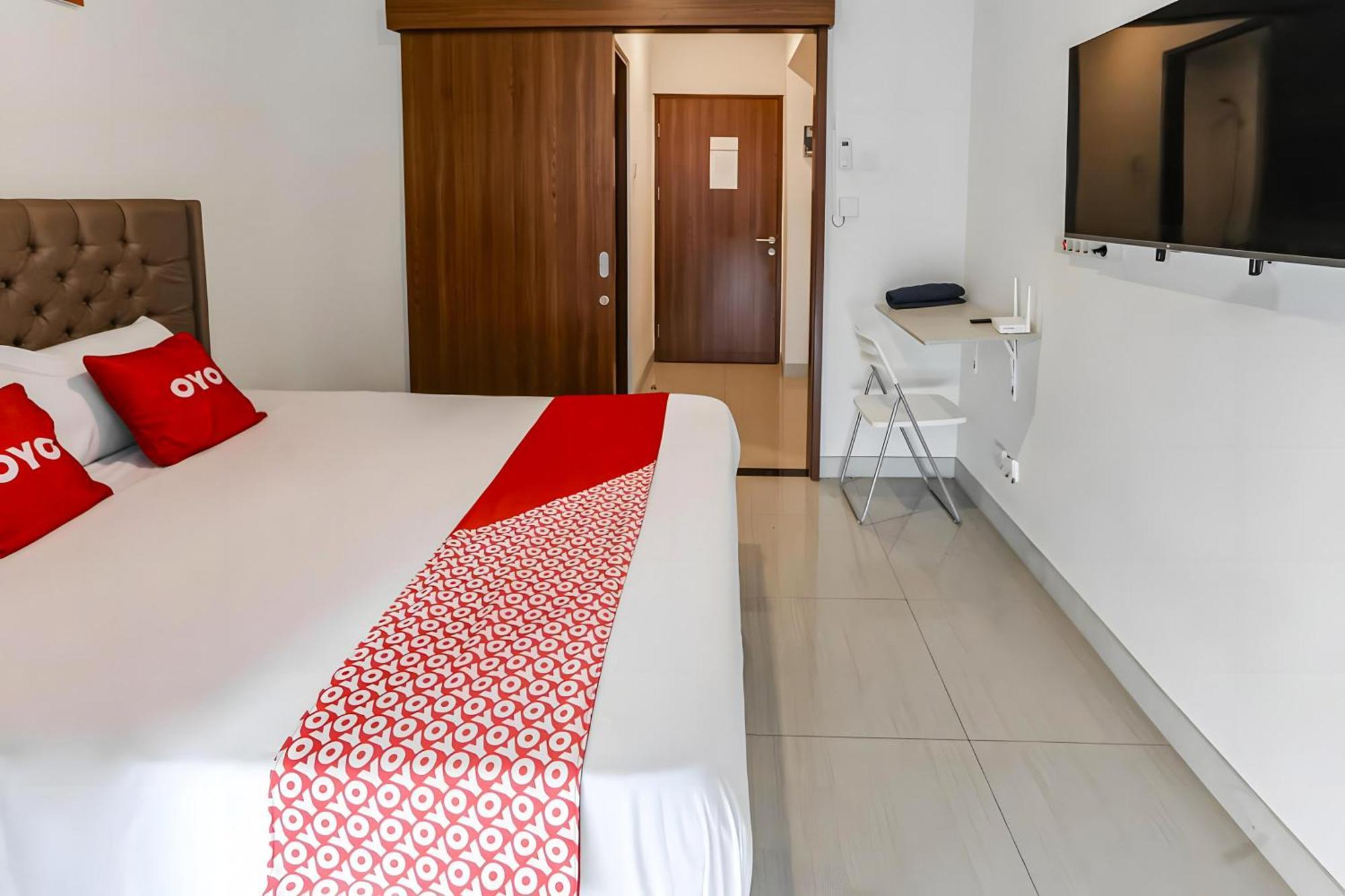 Oyo 93703 F88 Hotel Bekasi Exterior photo