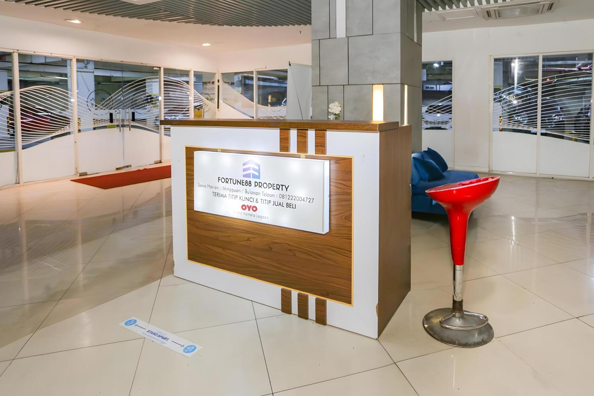Oyo 93703 F88 Hotel Bekasi Exterior photo